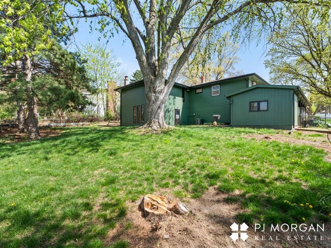 Building Photo - 5 Bedroom, 3 Bathroom - Newly Updated