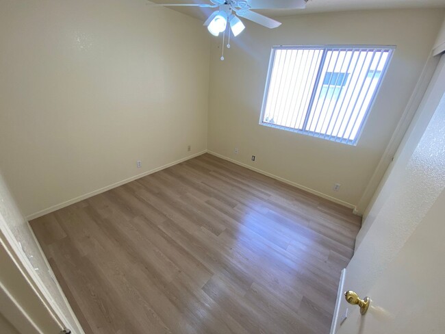 Building Photo - Corner Lot Property 3 bedroom 2 Bath