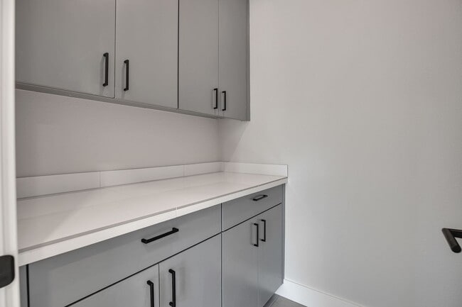 Building Photo - Urban Modern 5 Bedrooms, 3 1/2 Bathrooms, Three-Story Home in the heart of NE Portland!