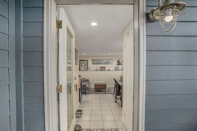 Building Photo - 4Bd/3.25Ba Seattle House