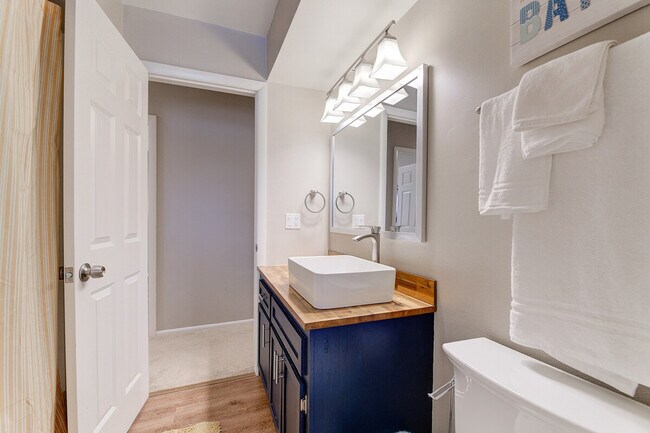 Building Photo - 2421 Saratoga Rd