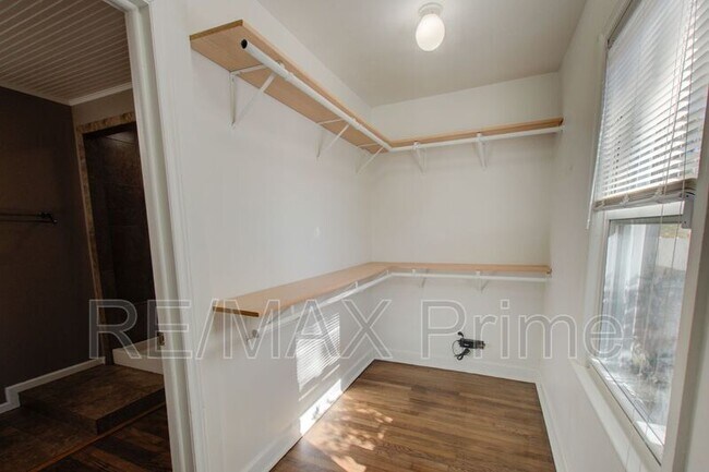 Building Photo - 200 Cynthia Dr