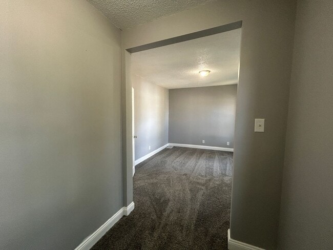 Building Photo - 3 Bedroom 2 Bath House in Moline with a Bo...