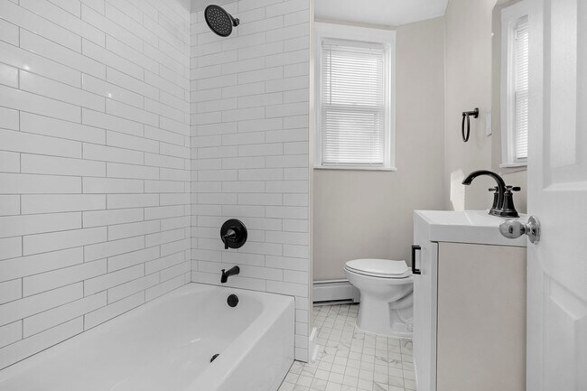 Building Photo - Charming 3-Bedroom with High Ceilings & Modern Updates