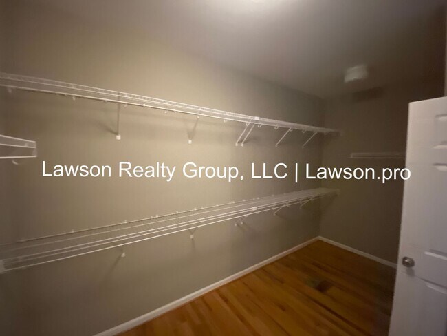 Building Photo - Craftsman Style One Level Living in Southw...