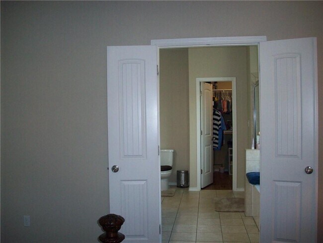 Building Photo - 1002 Beacon Cove