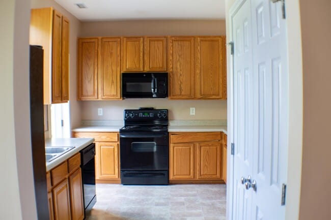 Building Photo - 5145 Mabe Dr