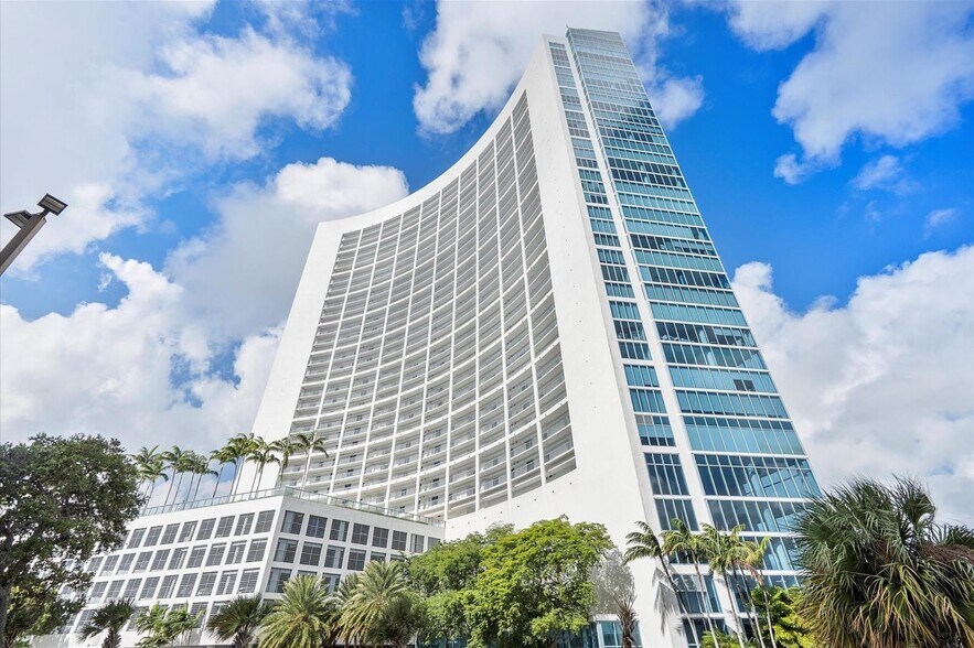 Building Photo - 601 NE 36th St