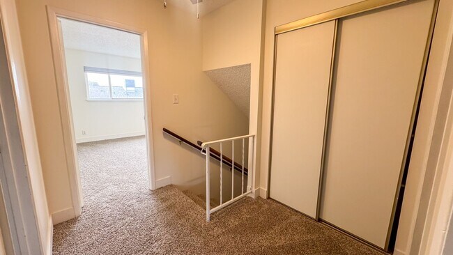 Building Photo - Move-In Ready 3-Bedroom with Pool / Lawn and Pool Service Included!