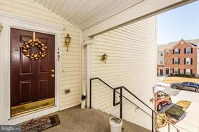 Building Photo - COMING SOON! June 1st - Beautiful Townhouse with 3rd Floor Master Suite!