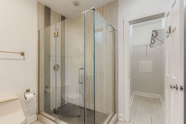 Building Photo - 7356 N Ashland Blvd