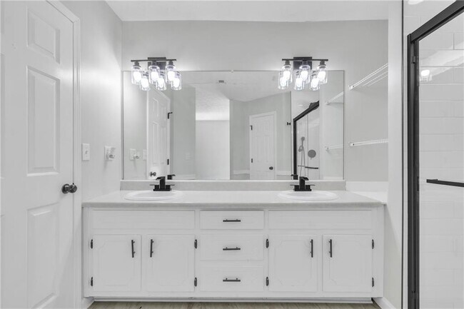 Building Photo - 250 Meadow View Dr