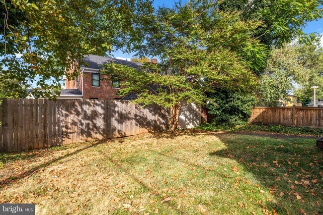 Building Photo - 420 W Cork St