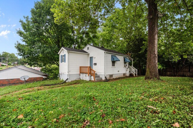 Building Photo - 2936 N Hanley Rd