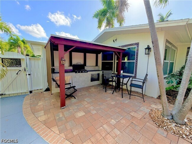Building Photo - 2702 McGregor Blvd