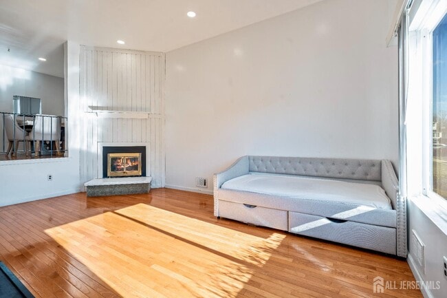 Building Photo - 424 Middlewood Rd