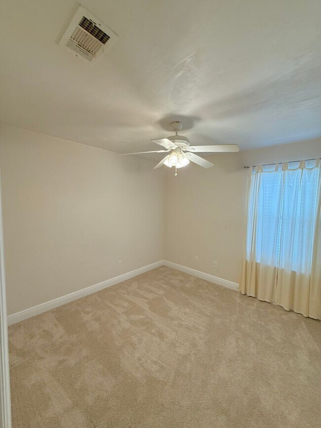 Building Photo - Charming 3BR Home in a Prime Tallahassee Location!!