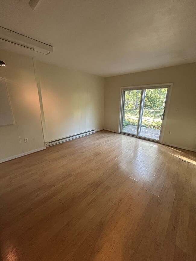 Building Photo - 3 bedroom, 2 bath Ranch House