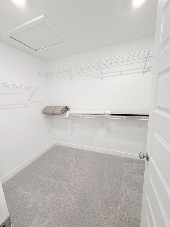 Building Photo - 891 Norfolk Ln