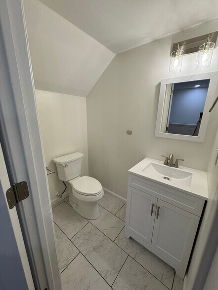 Building Photo - 4485 Ocean View Ave