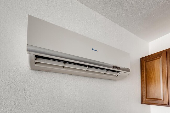 Building Photo - Very Nice 1 Bedroom Free Standing Apartment