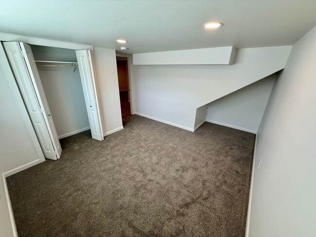 Building Photo - 1329 Elm St
