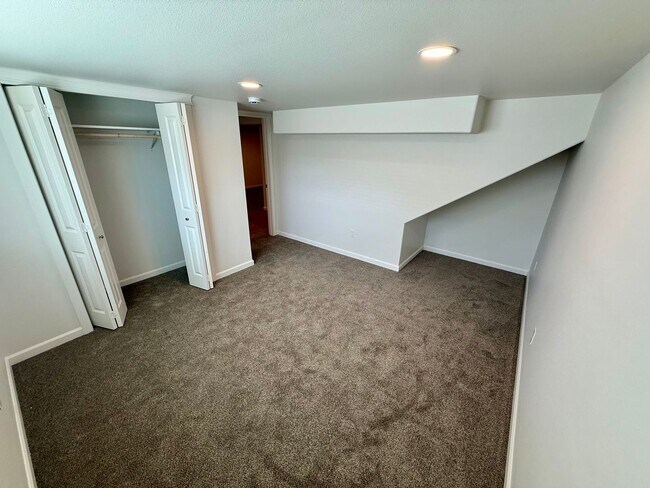 Building Photo - Spacious 4-Bedroom Home with Detached Garage & Large Yard in Clarkston