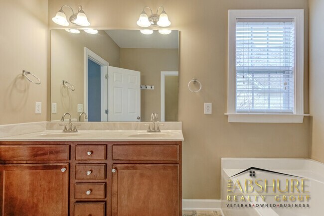 Building Photo - 325 Timber Meadow Lake