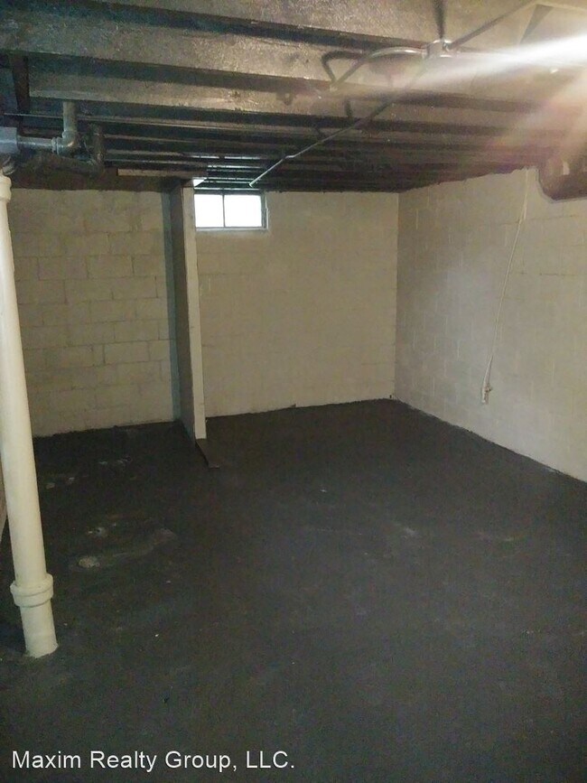Building Photo - 4 br, 1.5 bath House - 2885 BINNEY ST