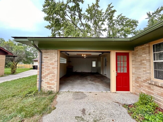 Building Photo - Four Bedroom Home in Grandville