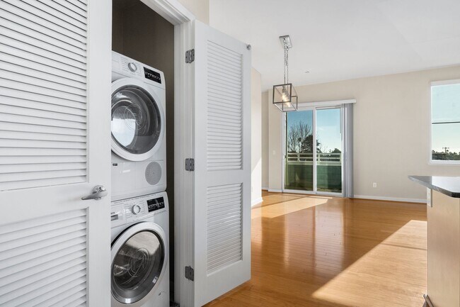Building Photo - Capitola Beach Villas