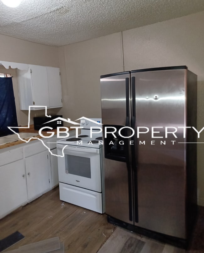 Primary Photo - House in Town