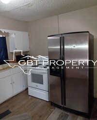 Building Photo - House in Town