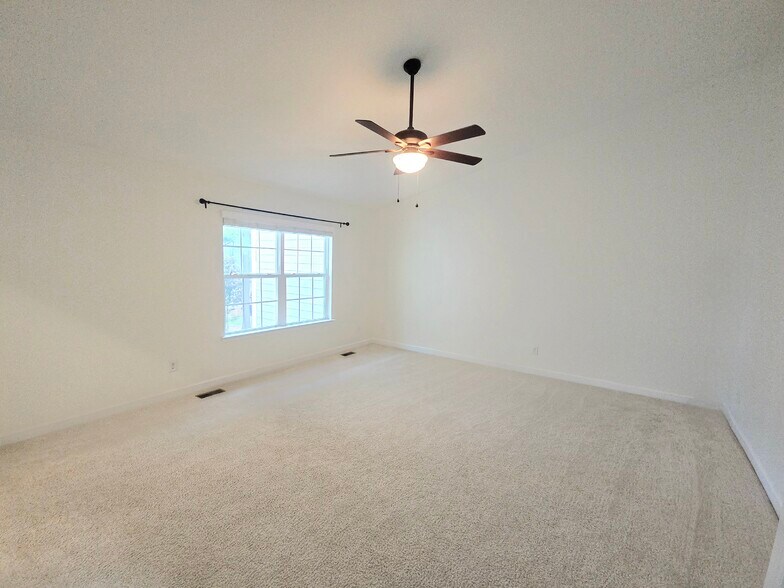 Master Bedroom - 1207 Heritage Links Dr