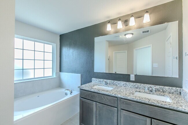 Building Photo - Welcome Home to Modern Comfort in Troy, TX!