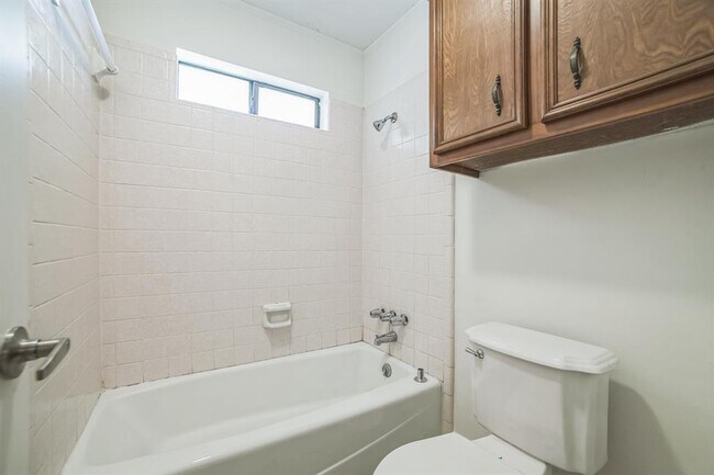 Building Photo - 601 Cedar Ridge Dr