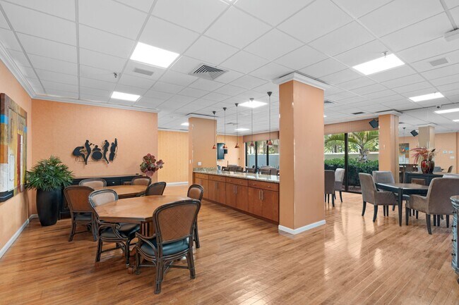 Building Photo - 3400 N Ocean Dr