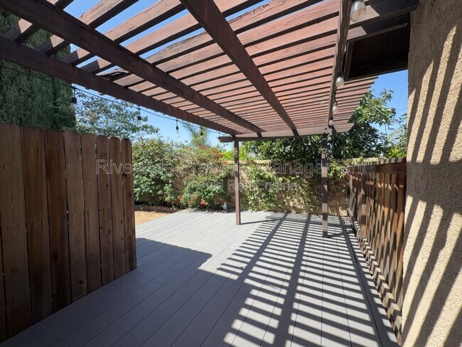 Building Photo - 9505 Arlington Ave