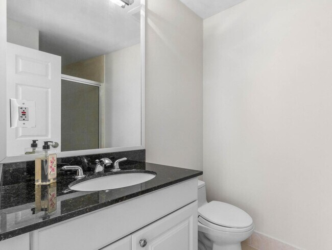 Building Photo - 5150 N Ocean Dr