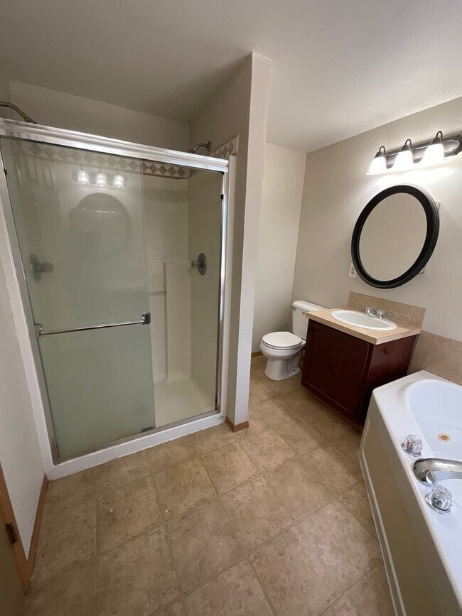 Building Photo - Beautiful 3 BR/2.5 BA Home with Bonus Room