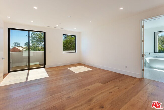 Building Photo - 382 Aderno Way