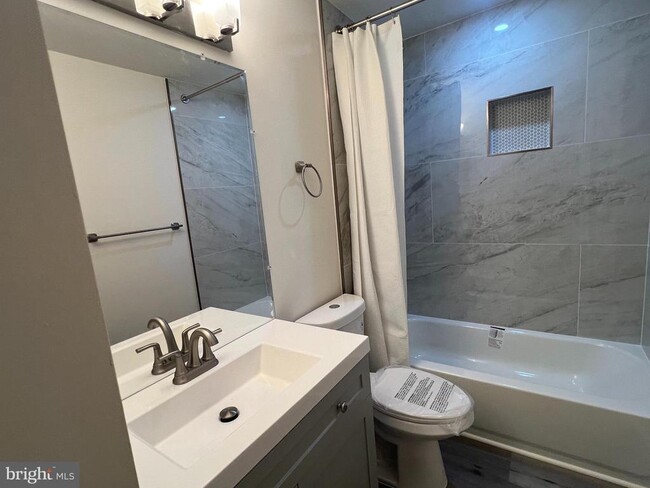 Building Photo - 8922 Royal Astor Way