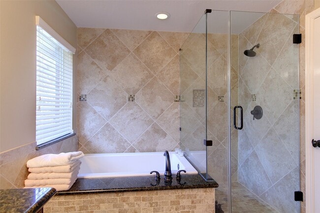 Building Photo - 142 W Russet Grove Cir