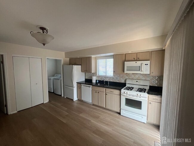 Building Photo - 16 Wisteria Ct