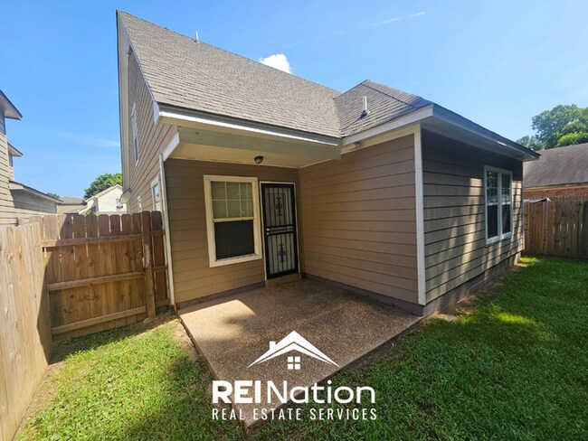Building Photo - Move-In Ready 3BR Home in 38128 - Hardwood Floors, Attached Garage & Private Yard