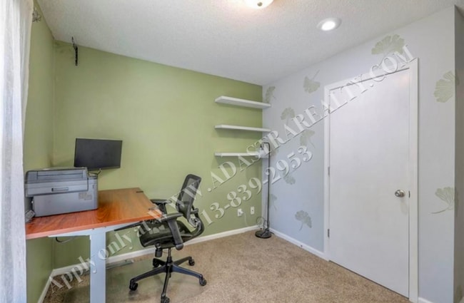 Building Photo - Beautiful 3 Bed 2.5 Bath Raised Ranch in L...