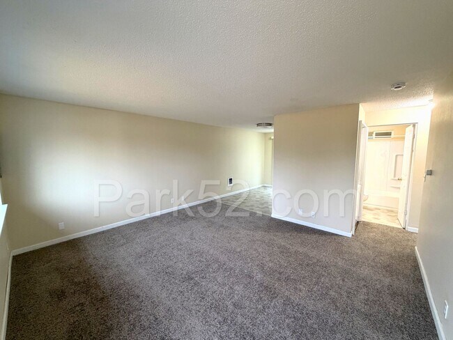 Building Photo - Tacoma Area 2 Bedroom 1 Bathroom Duplex