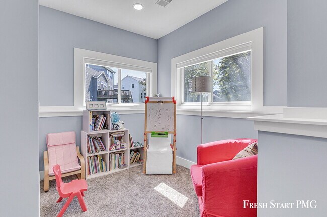 Building Photo - Spacious 6-Bedroom Retreat in Rockford with 3.5 Luxurious Baths