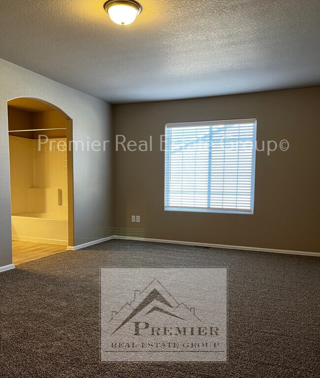 Building Photo - 7783 Sand Lake Heights