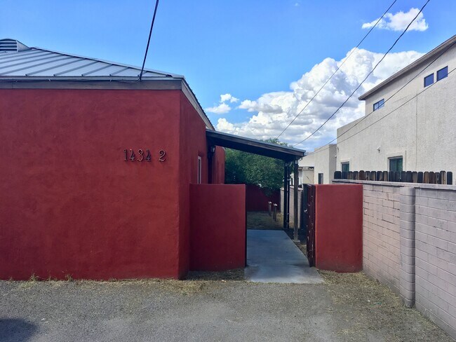 Building Photo - 1434 E Elm St